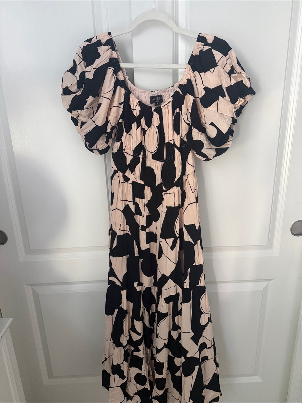 NEEKA Blush Floral-Print Puff-Sleeve Maxi Dress